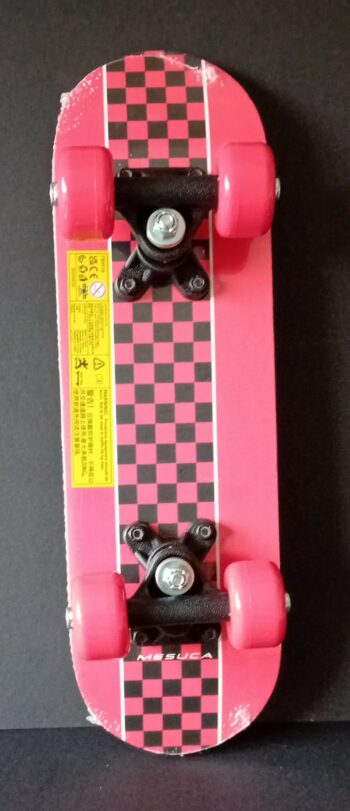 Mesuca Ferrari Kids Skateboard - Image 3