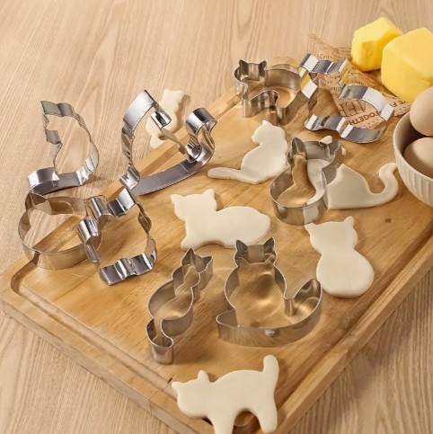 Cat-shaped Cookie Cutters